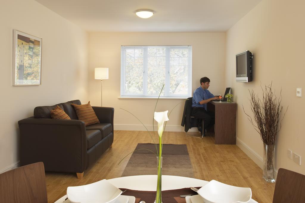 Saco Farnborough Appartement Farnborough  Buitenkant foto